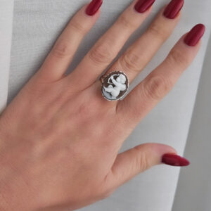 anello ovale con cammeo cupido