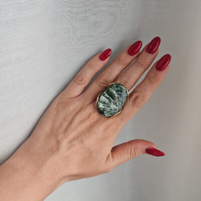 anello ovale con pietra naturale serafinite