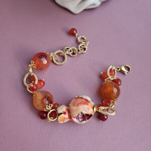 bracciale a catena con corniola e melograno in ceramica di caltagirone dipinto a mano