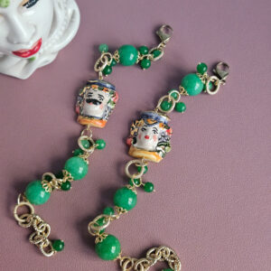 bracciale a catena con pietre verdi e testa di moro in ceramica di caltagirone