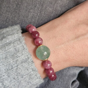 bracciale quarzo strawberry rosa con giada verde centrale