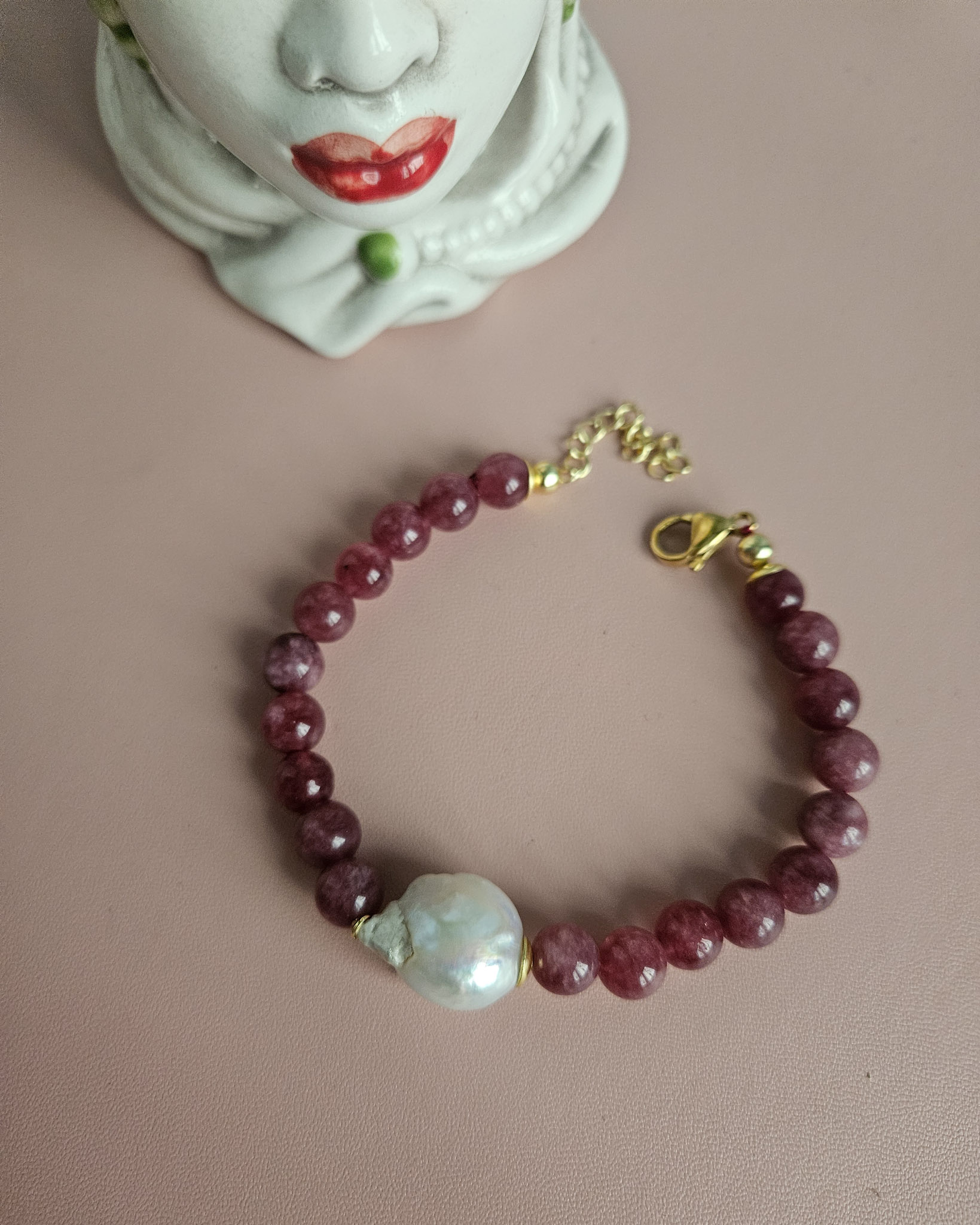 bracciale quarzo strawberry rosa con perla barocca centrale 2