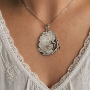 collana a catena con ciondolo cammeo conchiglia di torre del greco