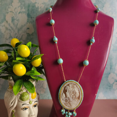 collana a catena con pasta di turchese e cammeo in conchniglia sardonica