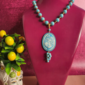 collana a catena in turchese con cammeo in ceramica di caltagirone
