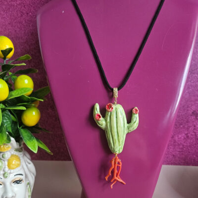 collana a corda con ciondolo fico in ceramica di caltagirone