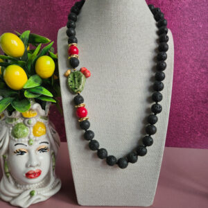collana decollete siciliana con pietra lavica e fico in ceramica di caltagirone