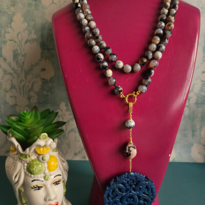 collana extra lunga agata fuoco grigia con ciondolo giada burma blu