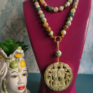 collana extra lunga in agata fuoco verde e ciondolo giada burma verde