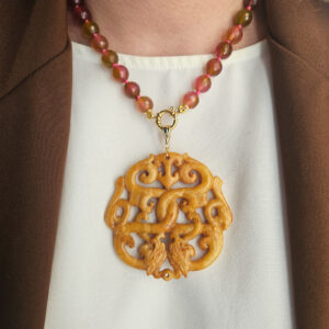 collana in giada floreale con ciondolo mandala giada gialla