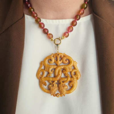 collana in giada floreale con ciondolo mandala giada gialla