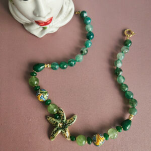 collana girocollo con agata fuoco verde giada e stella marina in ceramica di caltagirone