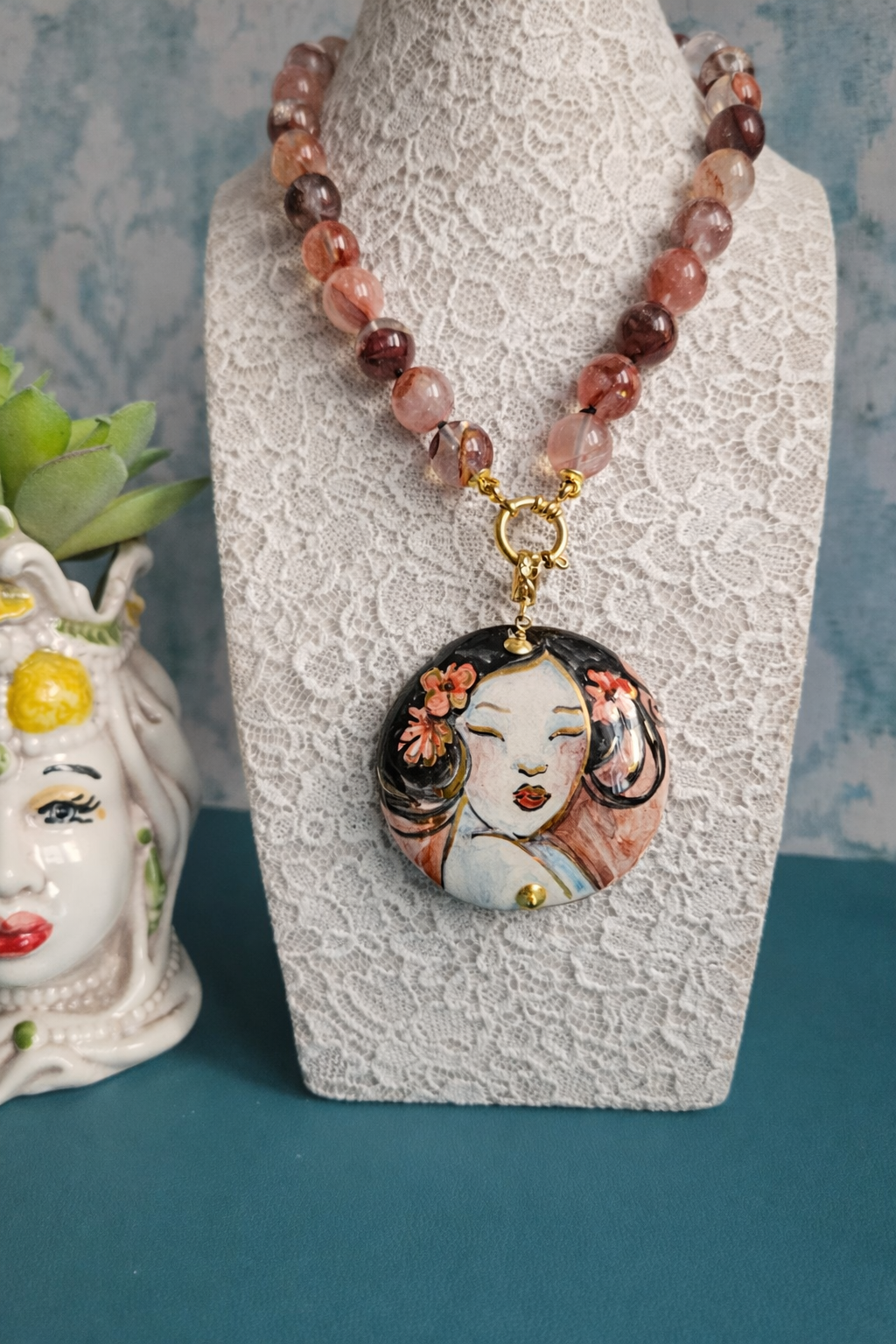 collana girocollo con diaspro ematoide e ciondolo in ceramica di caltagirone dipinto a mano 5
