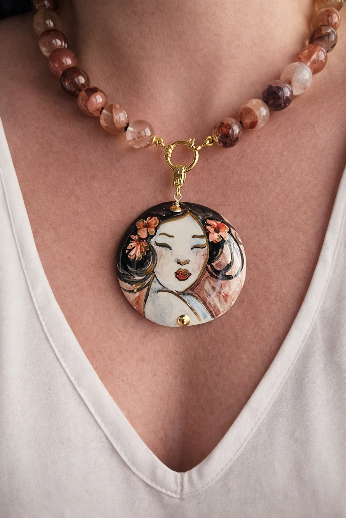 collana girocollo con diaspro ematoide e ciondolo in ceramica di caltagirone dipinto a mano collana girocollo con diaspro ematoide e ciondolo in ceramica di caltagirone dipinto a mano