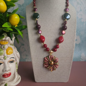 collana girocollo con pasta di corallo rosso e fiore in ceramica di caltagirone