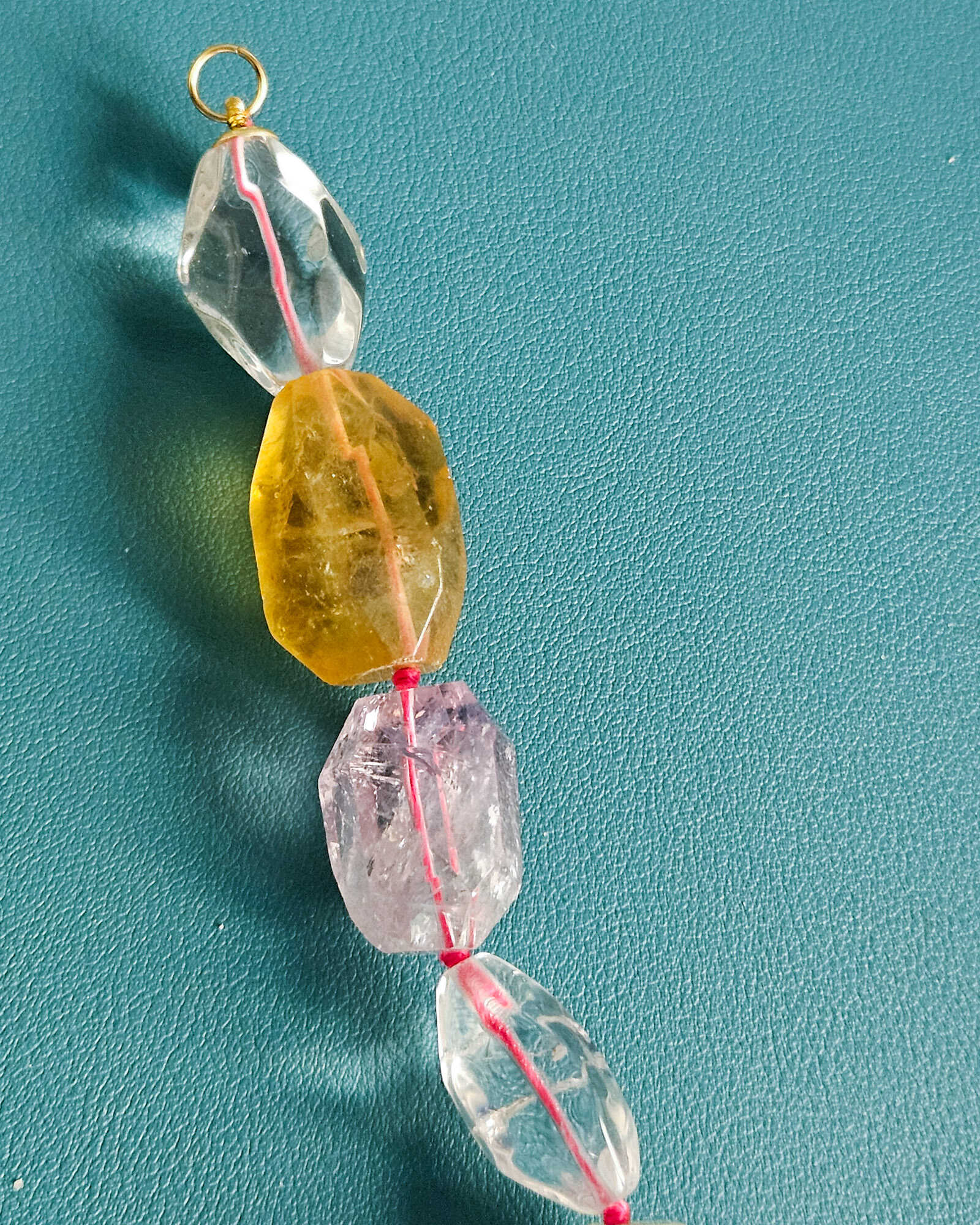 collana girocollo con sassi irregolari di quarzo 2