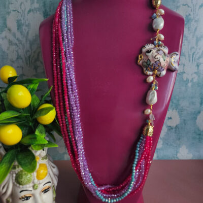 collana lumga con cristalli colorati arcobaleno e pesce in ceramica di caltagirone 3