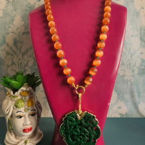 Collana Lunga con Occhio di Gatto Arancione e Ciondolo Giada Burma Verde