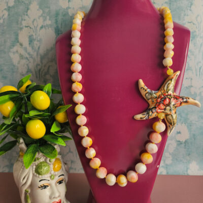collana lunga in giada floreale gialla e rosa con stella marina in ceramica di caltagirone