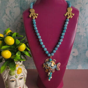 collana lunga siciliana con angelite e pesce in ceramica di caltagirone