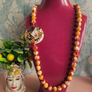 collana lunga siciliana con giada floreale rosa e rossa e ceramica di caltagirone dipinta a mano