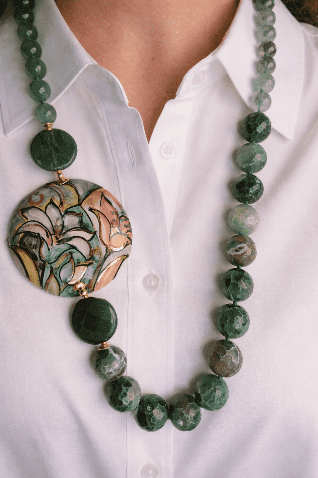 collana lunga siciliana con giada verde agata fuoco verde e ceramica di caltagirone dipinta a mano 1
