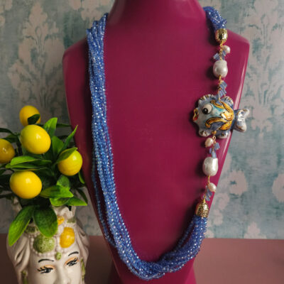 collana siciliana 8 fili con cristalli azzurri e pesce in ceramica di caltagirone
