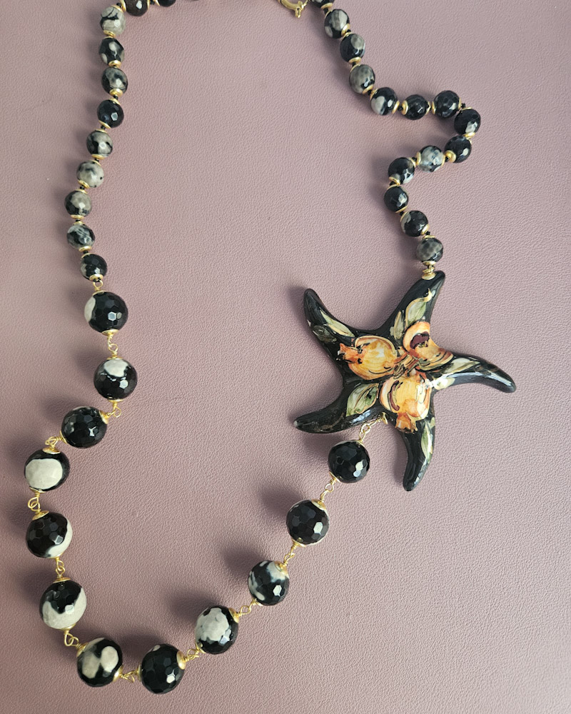 collana siciliana con agata del madagascar e stella marina in ceramica di caltagirone 4