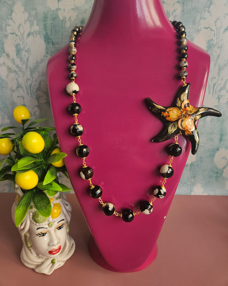 collana siciliana con agata del madagascar e stella marina in ceramica di caltagirone collana siciliana con agata del madagascar e stella marina in ceramica di caltagirone