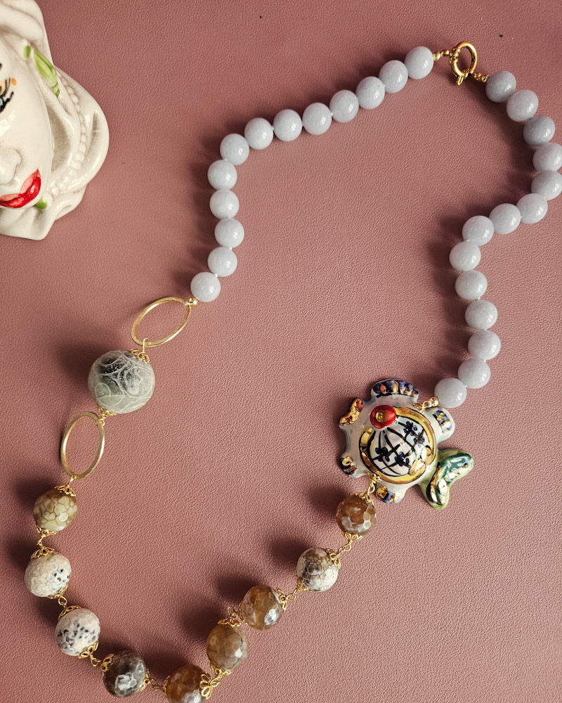 collana siciliana con calcedonio agata fuoco e pesce in ceramica di caltagirone 10