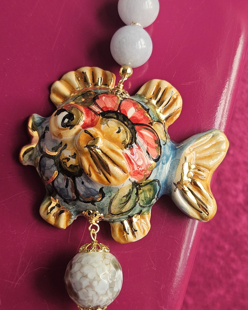collana siciliana con calcedonio agata fuoco e pesce in ceramica di caltagirone 2