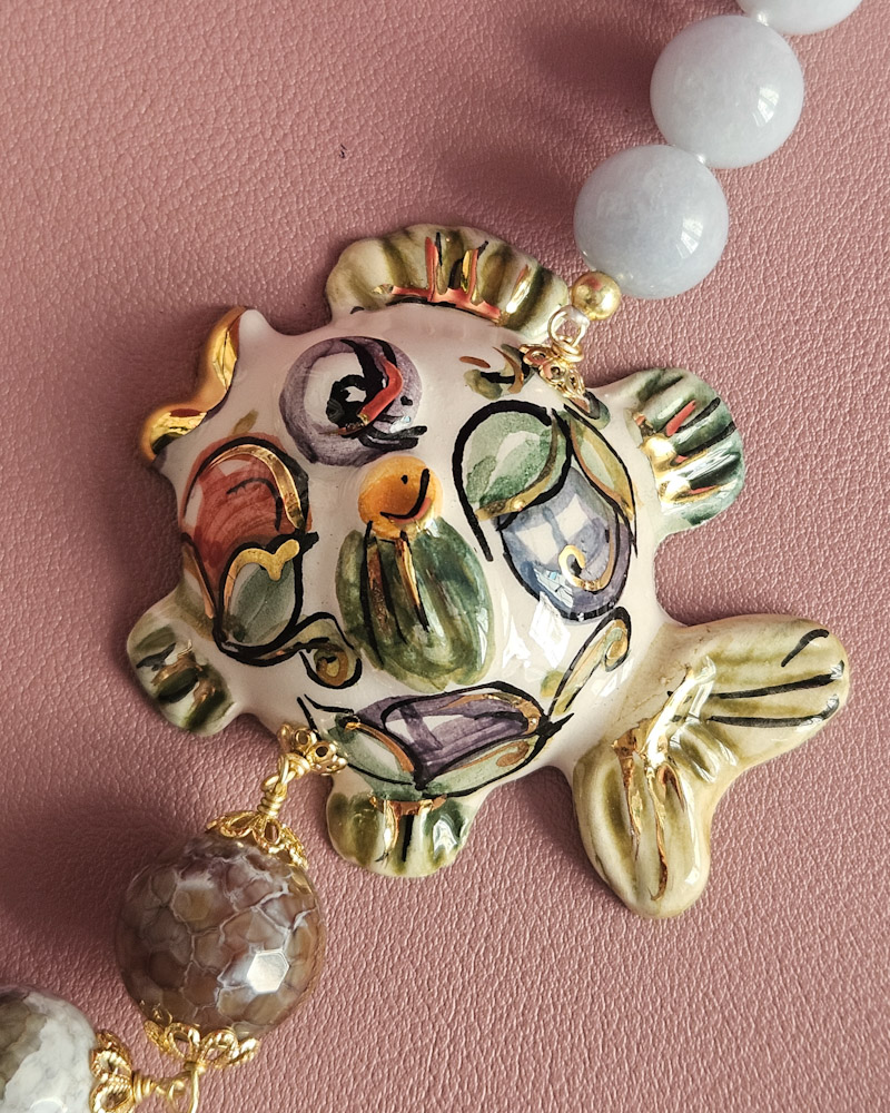 collana siciliana con calcedonio agata fuoco e pesce in ceramica di caltagirone 4