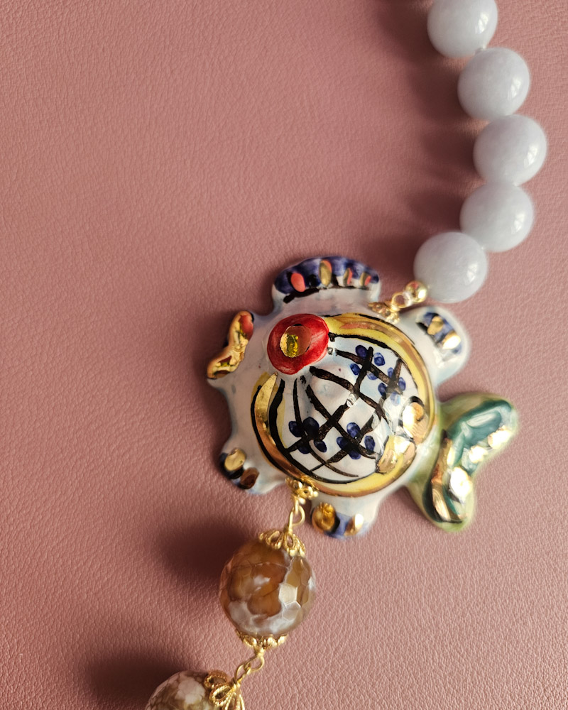 collana siciliana con calcedonio agata fuoco e pesce in ceramica di caltagirone 7
