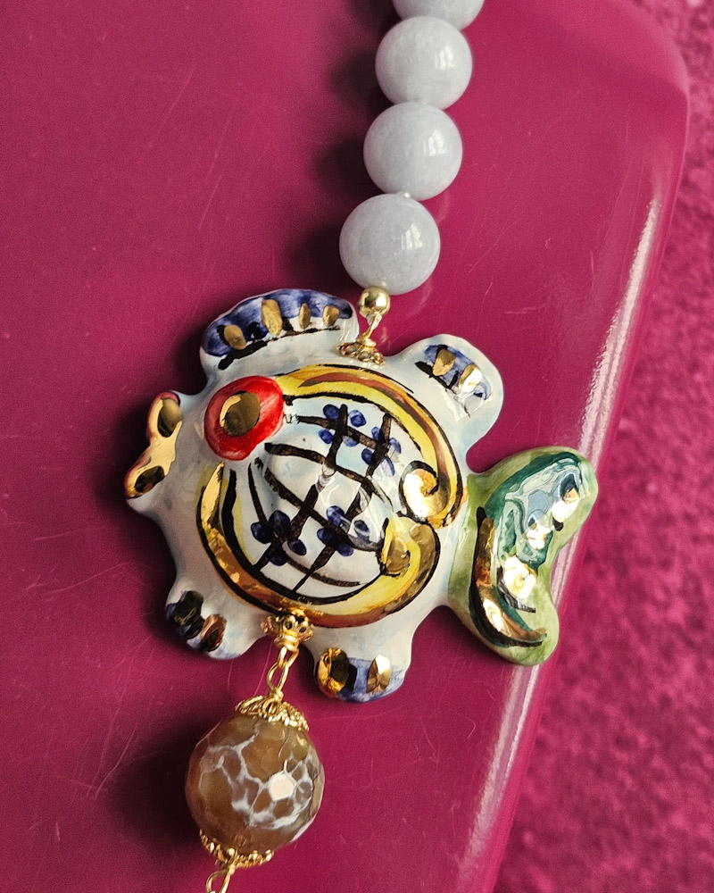collana siciliana con calcedonio agata fuoco e pesce in ceramica di caltagirone 8