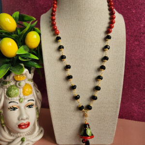 collana siciliana con corallo rosso onice e campanella in ceramica di caltagirone