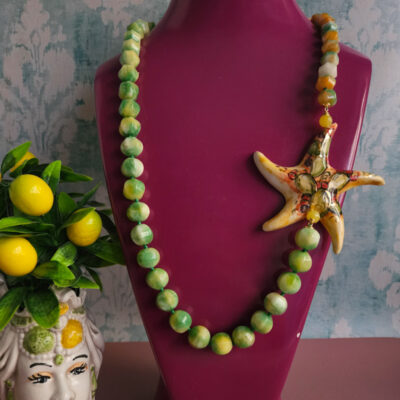 collana siciliana con giada floreale verde gialla e stella marina in ceramica di caltagirone