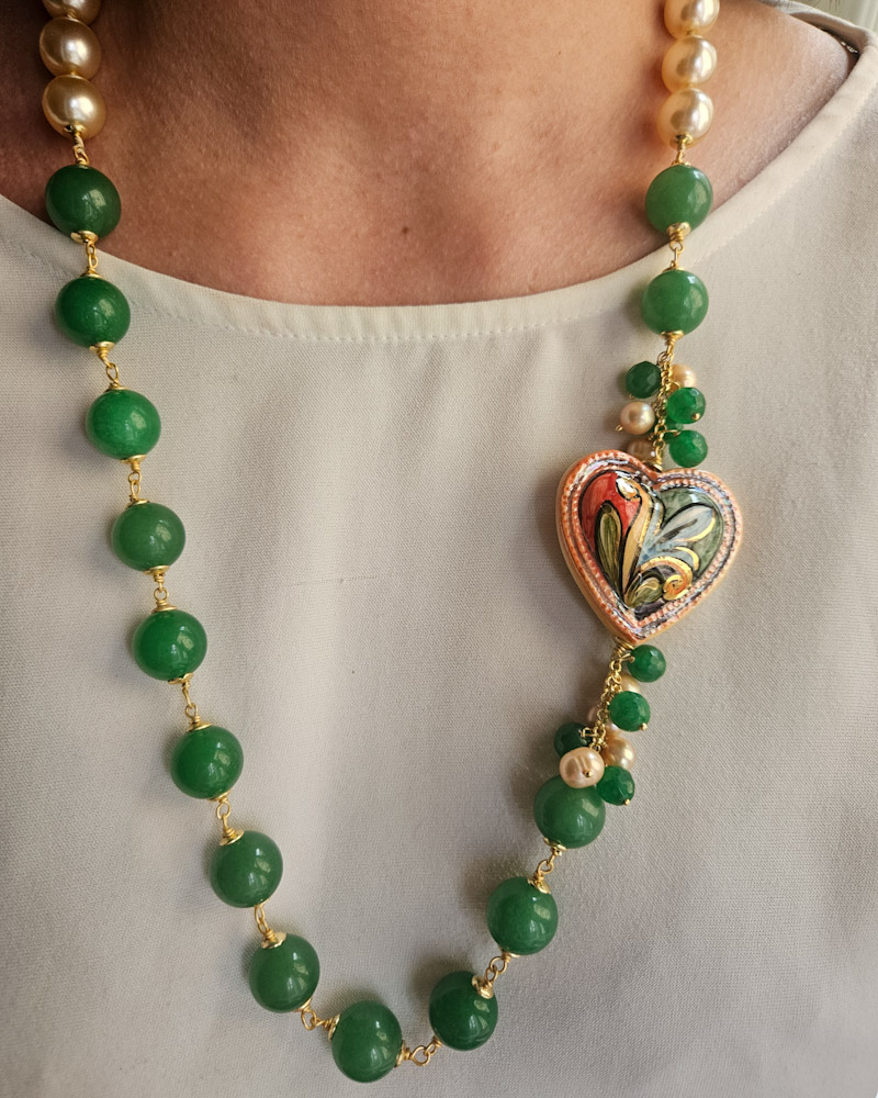 collana siciliana con perle giada verde e cuore in ceramica di caltagirone 5