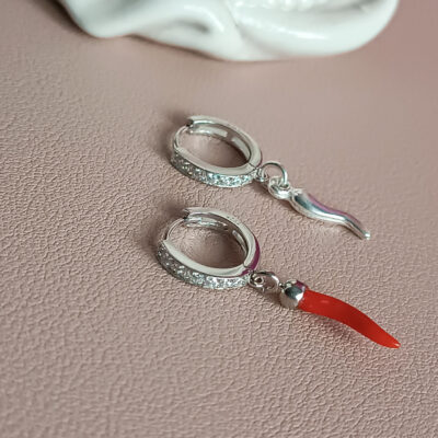 orecchini a cerchio in argento 925 con corni portafortuna 5