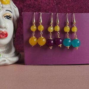 orecchini pendenti con giada colorata