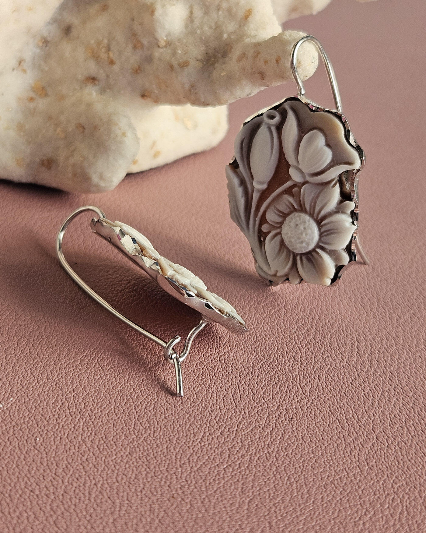 orecchini pendenti in argento 925 con cammei vittoriani bouquet di fiori scolpiti dalla conchiglia sardonica 7