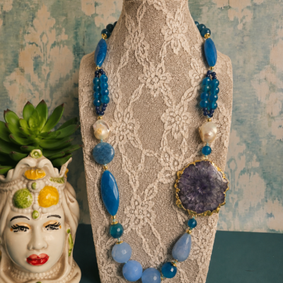 Collana Lunga con Agata Blu, Angelite, Perle Barocche e Agata Naturale Tagliata Blu