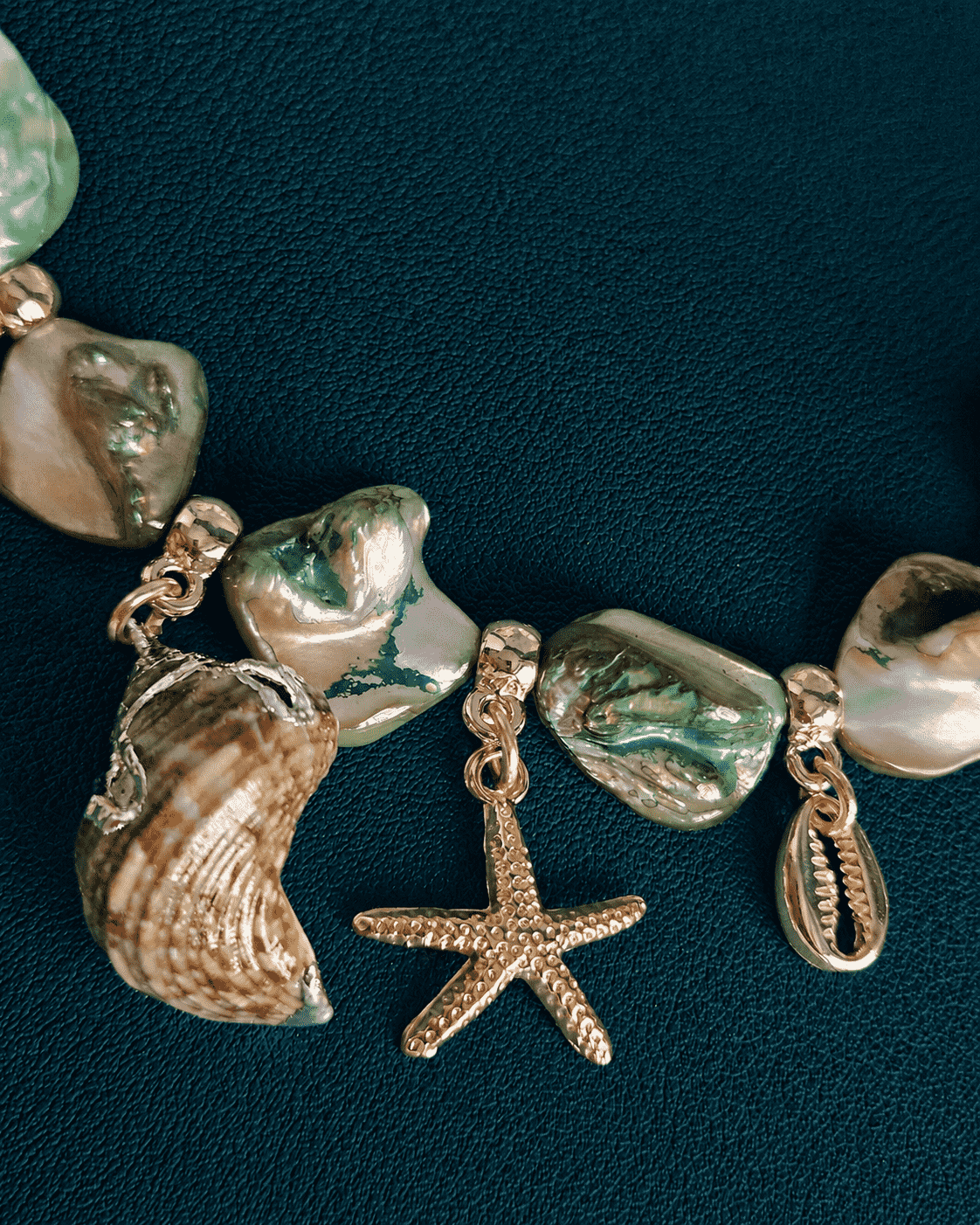 Collana in Madreperla Verde con Ciondolini e Conchiglie 3