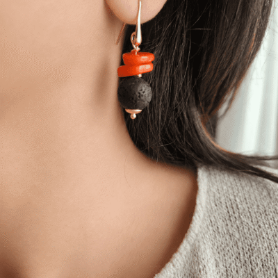 Orecchini Pendenti con Corallo Bambù Arancio e Pietra Lavica