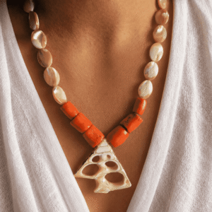 Collana Decollete con Madreperla Cappuccino Ovale, Corallo bambu e Conchiglia